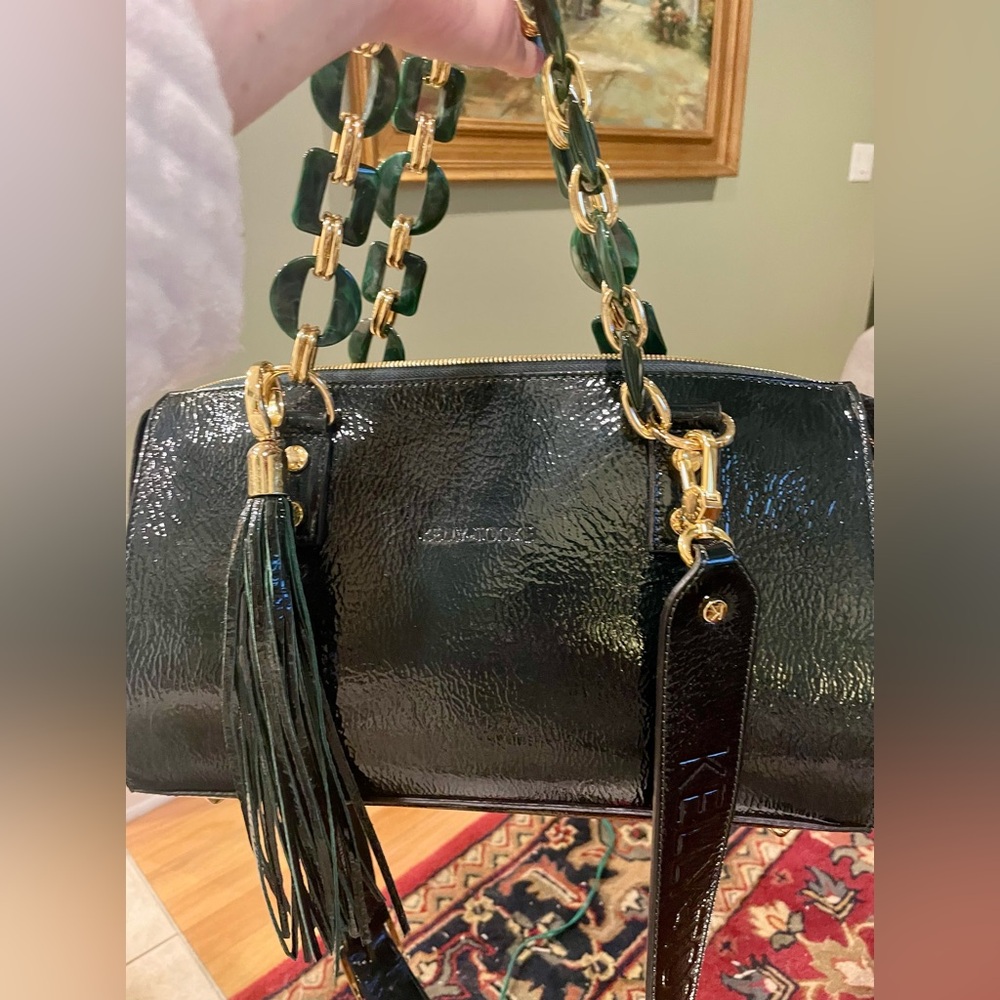 Elegant Black Crossbody Bag with Green and Gold Accents - Picture 2 of 7